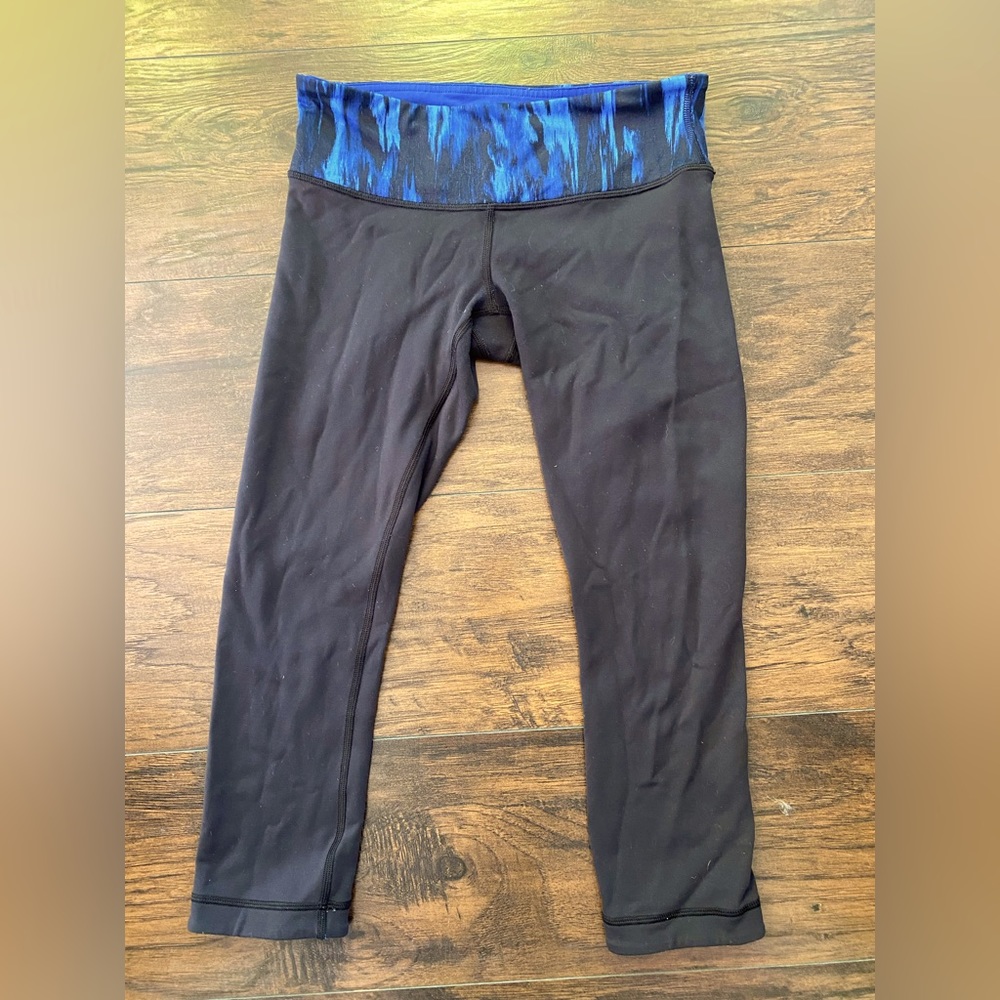 lululemon black and blue Capri leggings